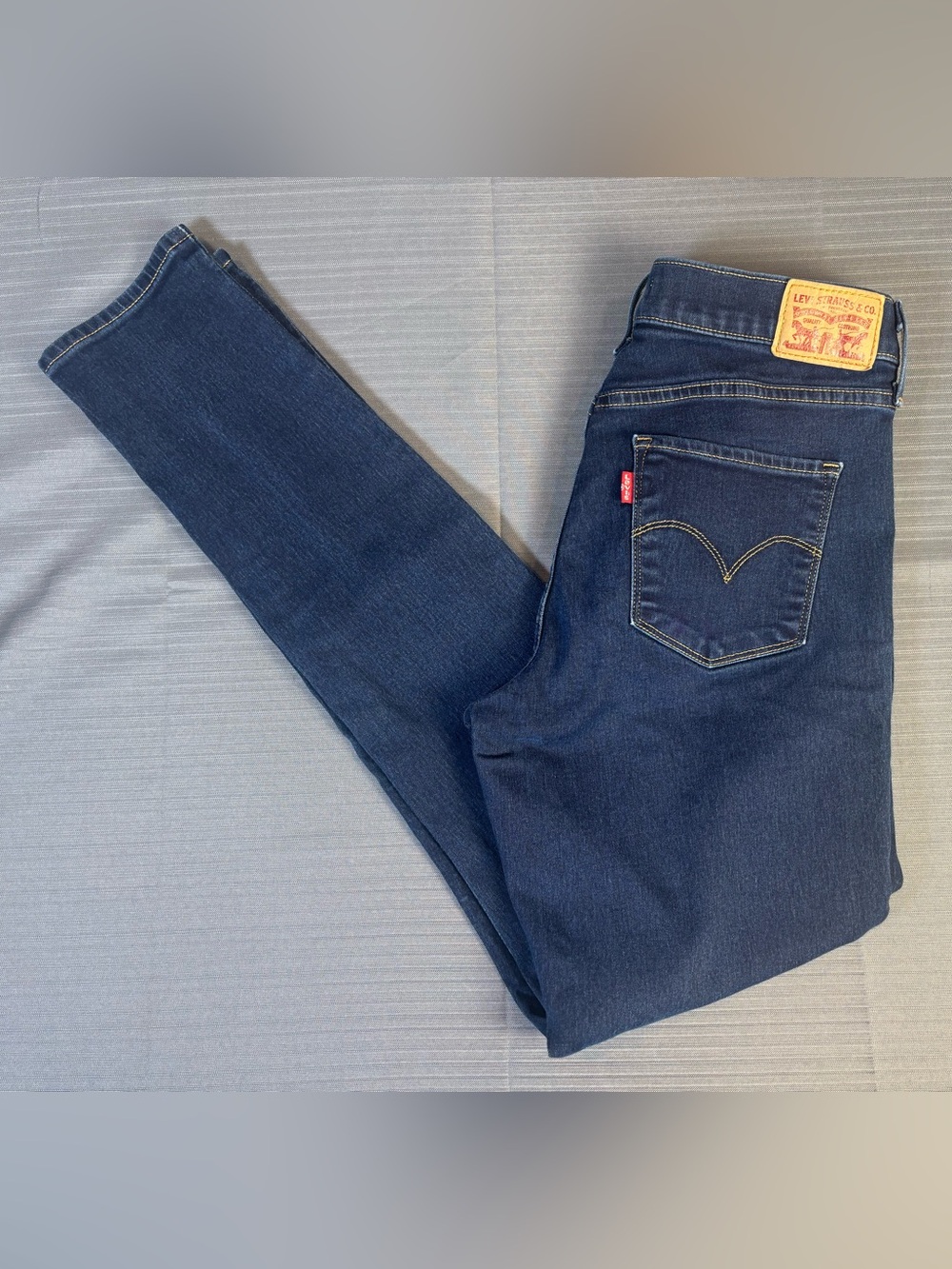 Levi’s 311 Shaping Skinny Jeans Womens Size 30 Dark Wash Stretch Denim Mid Rise